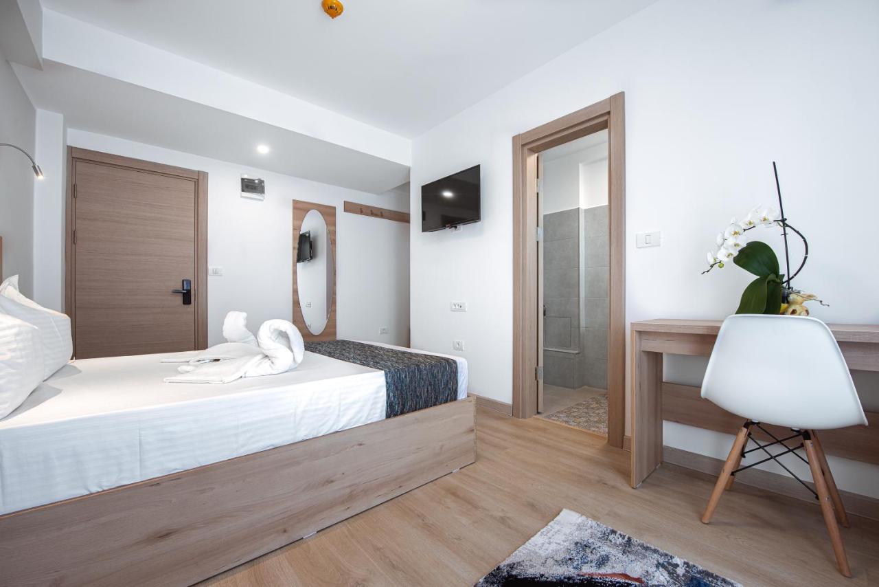 Polu-X Hotell Vama Veche Eksteriør bilde