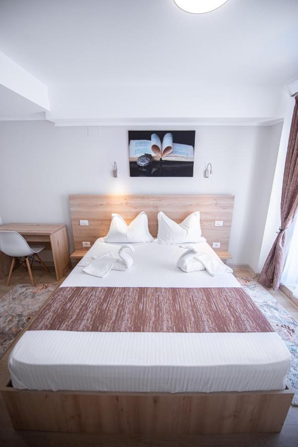 Polu-X Hotell Vama Veche Eksteriør bilde